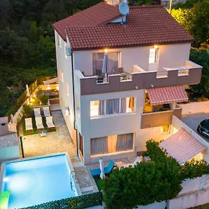 apartments-bruno-trogir.hotels-in-trogir.com/